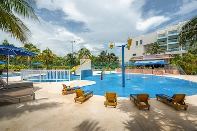 https://www.palmarbeachresortandspa.com.mx/galleries/Kids club/Kids Pool.webp